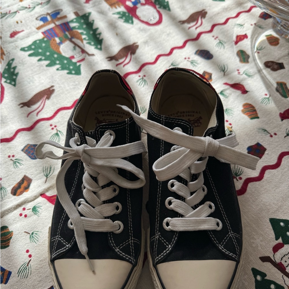 Levi’s casual sneakers